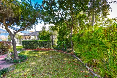 7886 SE Trenton Avenue, Hobe Sound, FL 33455 - Photo 10