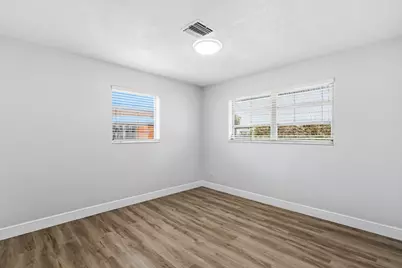 749 NW 36 St Street, Oakland Park, FL 33309 - Photo 12