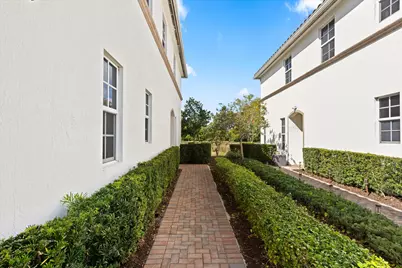 4581 Tara Cove Way Way, West Palm Beach, FL 33417 - Photo 4