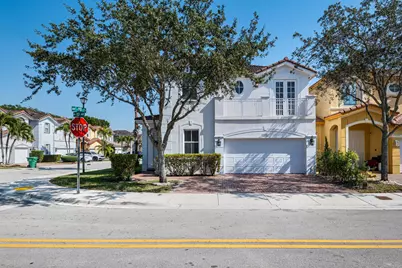 8741 NW 110th Avenue, Doral, FL 33178 - Photo 2