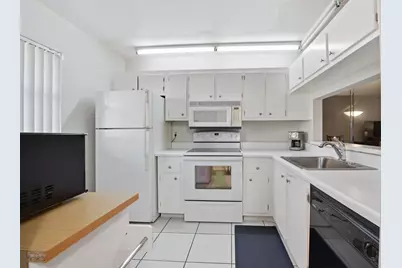 7118 Golf Colony Court #106, Lake Worth, FL 33467 - Photo 4