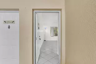 815 W Boynton Beach Blvd, Boynton Beach, FL 33426 - Photo 4