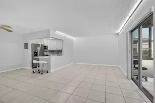 116 Oxford 200, West Palm Beach, FL 33417 - Photo 6