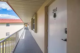 56 Woodland Dr, Vero Beach, FL 32962 - Photo 2