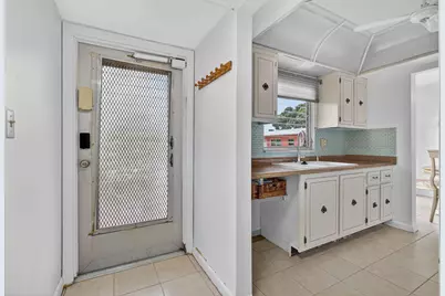 26 Golfs Edge #F, West Palm Beach, FL 33417 - Photo 2