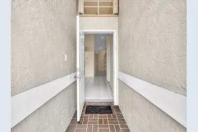 9165 Vineland Court #Apt. C, Boca Raton, FL 33496 - Photo 4