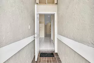 9165 Vineland Ct, Boca Raton, FL 33496 - Photo 4