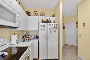 6049 Strawberry Lakes Cir, Lake Worth, FL 33463 - Photo 12