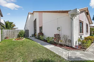 6049 Strawberry Lakes Cir, Lake Worth, FL 33463 - Photo 2