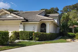 10856 Stafford Cir N, Boynton Beach, FL 33436 - Photo 2