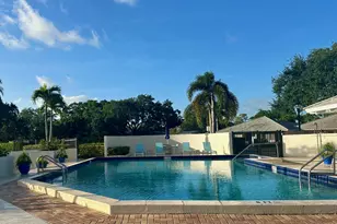 402 Club Dr, Palm Beach Gardens, FL 33418 - Photo 10