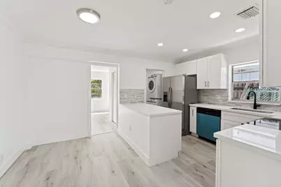 489 NW 2nd Way, Deerfield Beach, FL 33441 - Photo 2