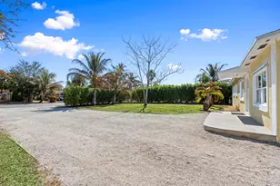 924 SE Dolphin Dr, Stuart, FL 34996 - Photo 38