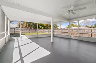 924 SE Dolphin Dr, Stuart, FL 34996 - Photo 26