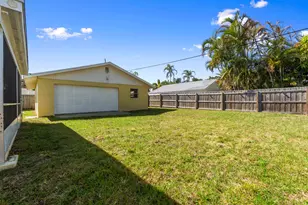 924 SE Dolphin Dr, Stuart, FL 34996 - Photo 30