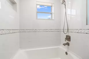 924 SE Dolphin Dr, Stuart, FL 34996 - Photo 20