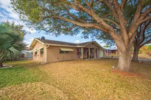 1686 SE Biddle Ln, Port Saint Lucie, FL 34983 - Photo 2