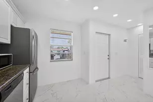 105 Lake Irene Dr, West Palm Beach, FL 33411 - Photo 6
