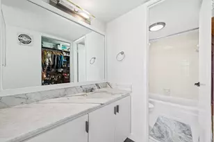 600 NE 36th St, Miami, FL 33137 - Photo 12