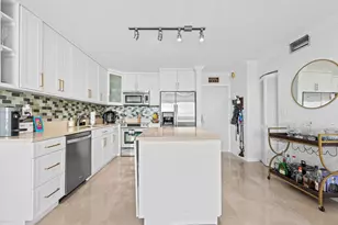 600 NE 36th St, Miami, FL 33137 - Photo 4