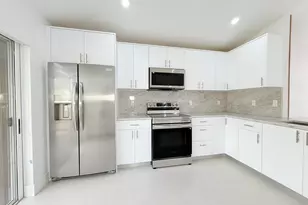 20841 NW 1st St, Pembroke Pines, FL 33029 - Photo 12