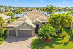 4404 Siena Cir, Wellington, FL 33414 - Photo 2