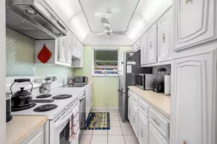 1010 Circle Terrace E, Delray Beach, FL 33445 - Photo 10