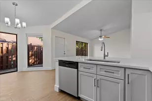 402 Springdale Cir, Lake Worth, FL 33461 - Photo 2