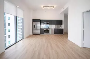 31 SE 6th St, Miami, FL 33131 - Photo 2