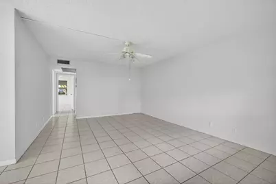 93 Dorchester E, West Palm Beach, FL 33417 - Photo 6