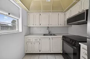 93 Dorchester E, West Palm Beach, FL 33417 - Photo 8