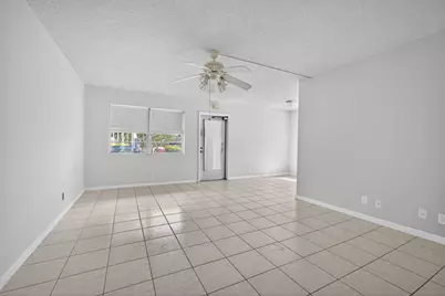 93 Dorchester E, West Palm Beach, FL 33417 - Photo 2