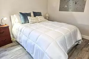 1225 Avondale Ln, West Palm Beach, FL 33409 - Photo 12