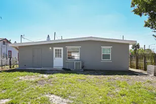 1814 Miami Ct, Fort Pierce, FL 34950 - Photo 4