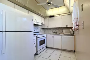 76 Sheffield D, West Palm Beach, FL 33417 - Photo 4