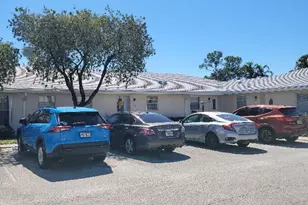 466 Holyoke Ln, Lake Worth, FL 33467 - Photo 2