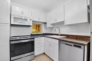 203 Oxford 100, West Palm Beach, FL 33417 - Photo 6