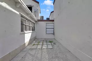 9702 NW 5th Ln, Miami, FL 33172 - Photo 18