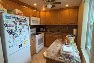 147 Burgundy D, Delray Beach, FL 33484 - Photo 8