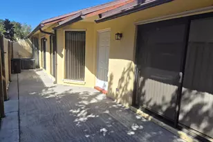 394 Springdale Cir, Palm Springs, FL 33461 - Photo 4