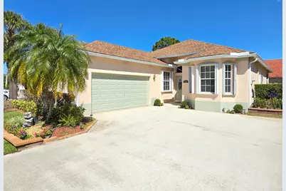 286 Saratoga Boulevard E, West Palm Beach, FL 33411 - Photo 1