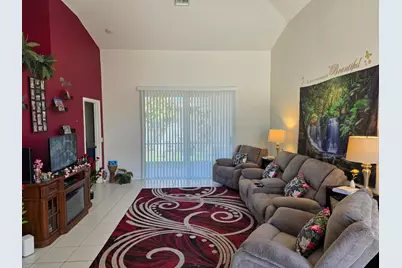 286 Saratoga Boulevard E, West Palm Beach, FL 33411 - Photo 6