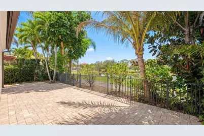 2055 Regents Boulevard, West Palm Beach, FL 33409 - Photo 26