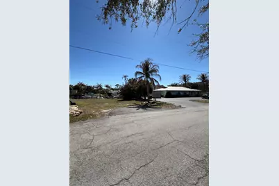 4575 SE Dixie Highway, Stuart, FL 34997 - Photo 2