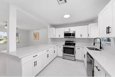 1115 S Seacrest Boulevard, Boynton Beach, FL 33435 - Photo 10