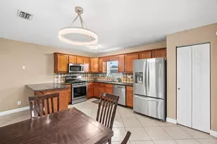 5734 Lincoln Cir E, Lake Worth, FL 33463 - Photo 10