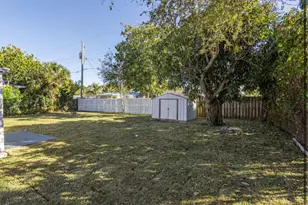 430 E Ilex Dr, West Palm Beach, FL 33403 - Photo 20