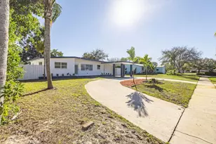 430 E Ilex Dr, West Palm Beach, FL 33403 - Photo 2