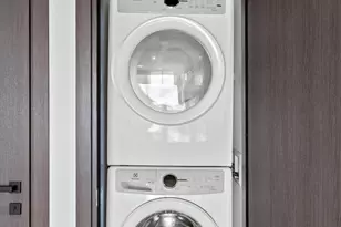 398 NE 5th St, Miami, FL 33132 - Photo 38