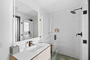 398 NE 5th St, Miami, FL 33132 - Photo 18